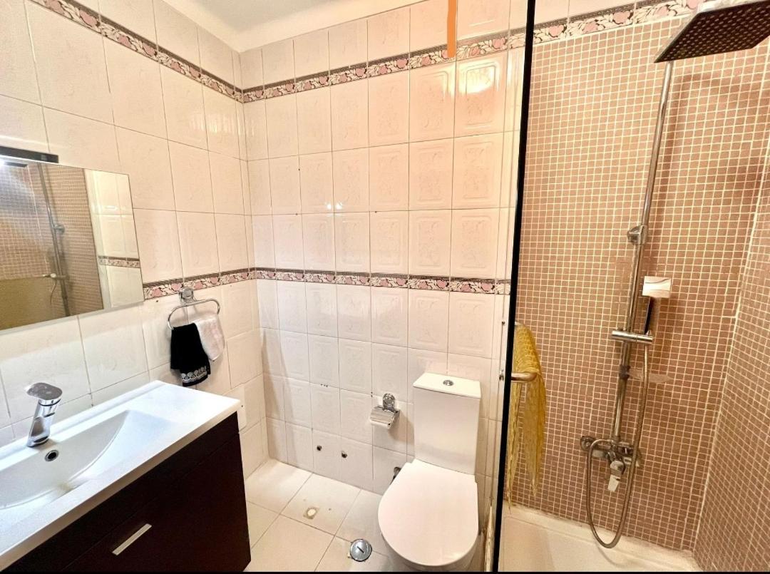 Quarto Boa Localizacao Com Cozinha E Casa De Banho Apartment Капарика Екстериор снимка