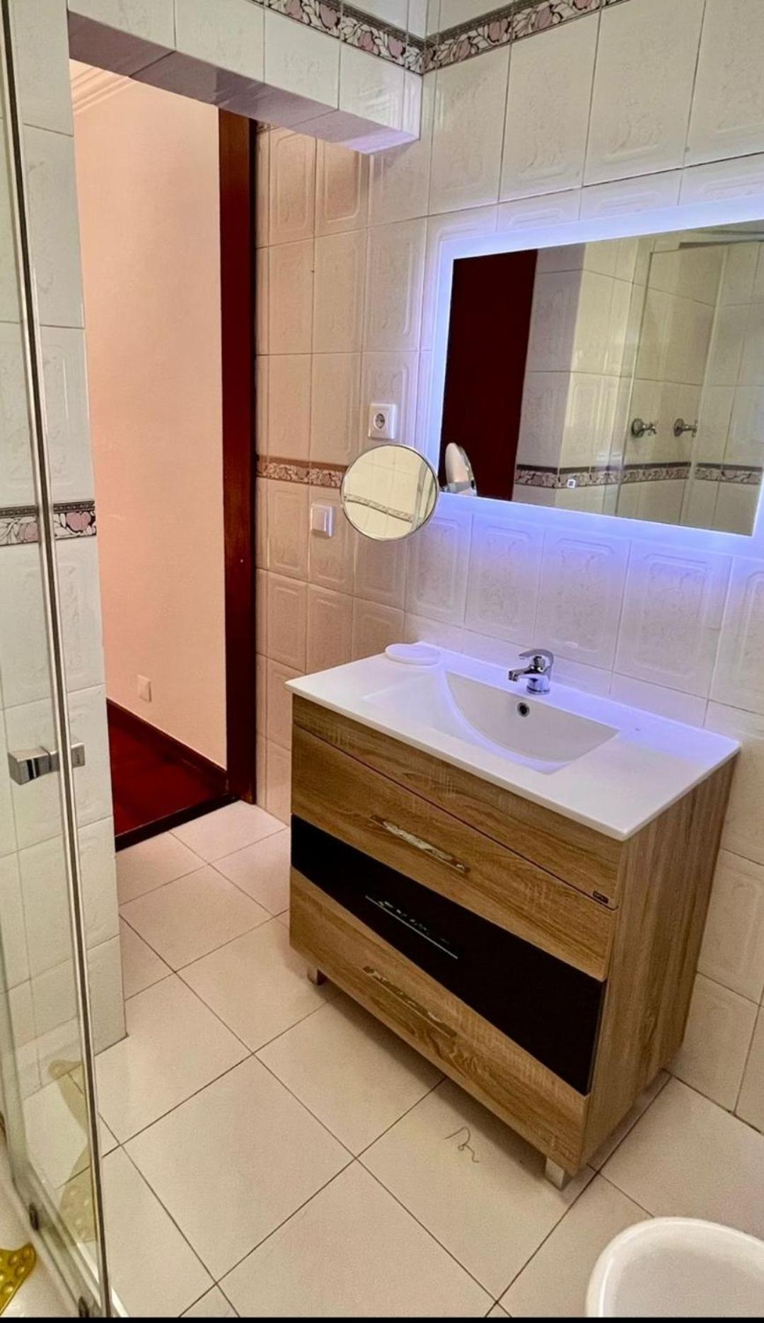 Quarto Boa Localizacao Com Cozinha E Casa De Banho Apartment Капарика Екстериор снимка
